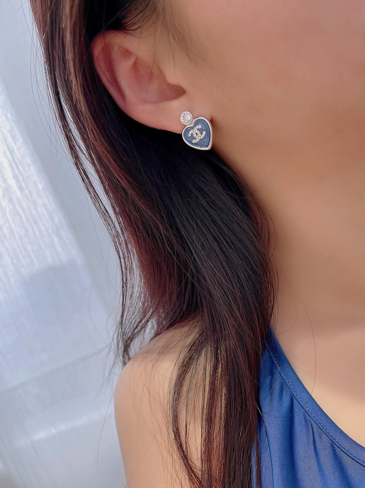 Chanel Bijoux Fantaisie Heart-Shaped Crystal CC Enamel Stud Earrings 6