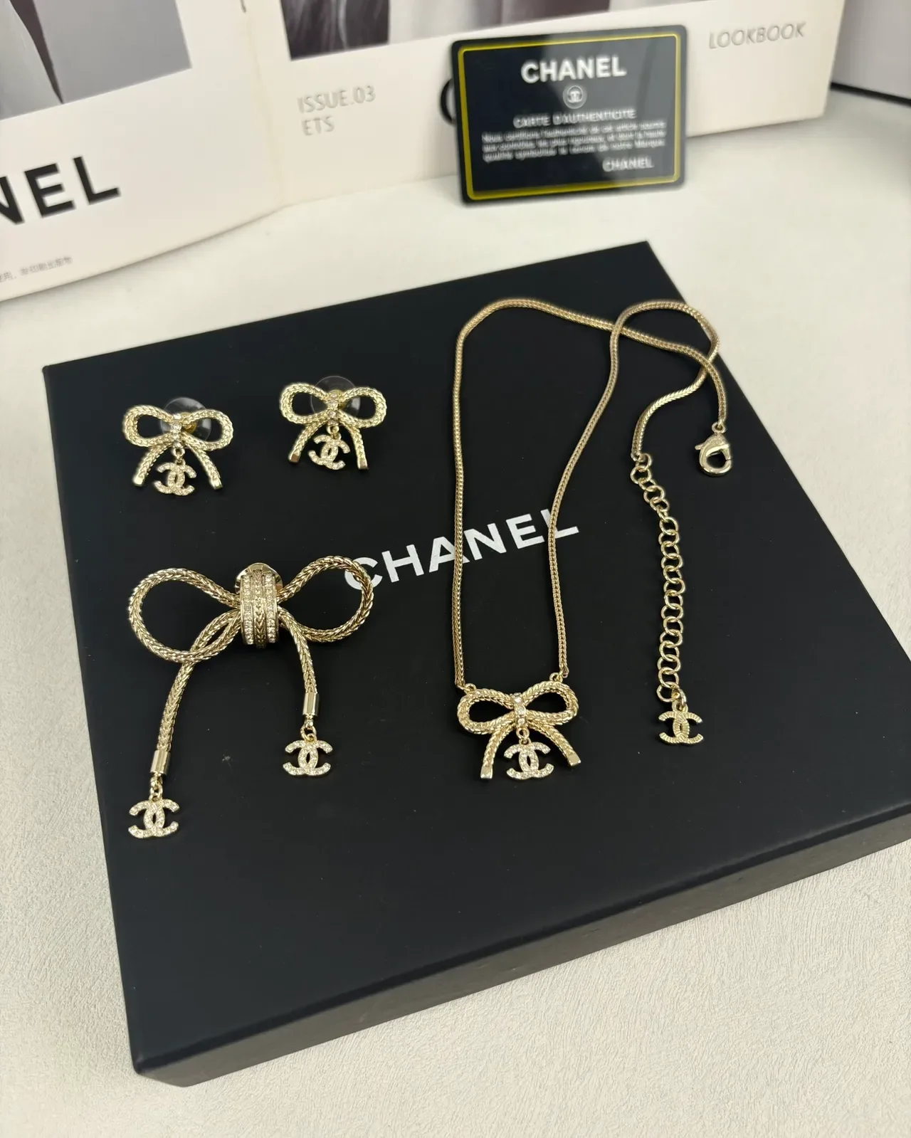 Chanel Broche Lazo Dourado Prateado Cordoa Trançada Textura Broche 4