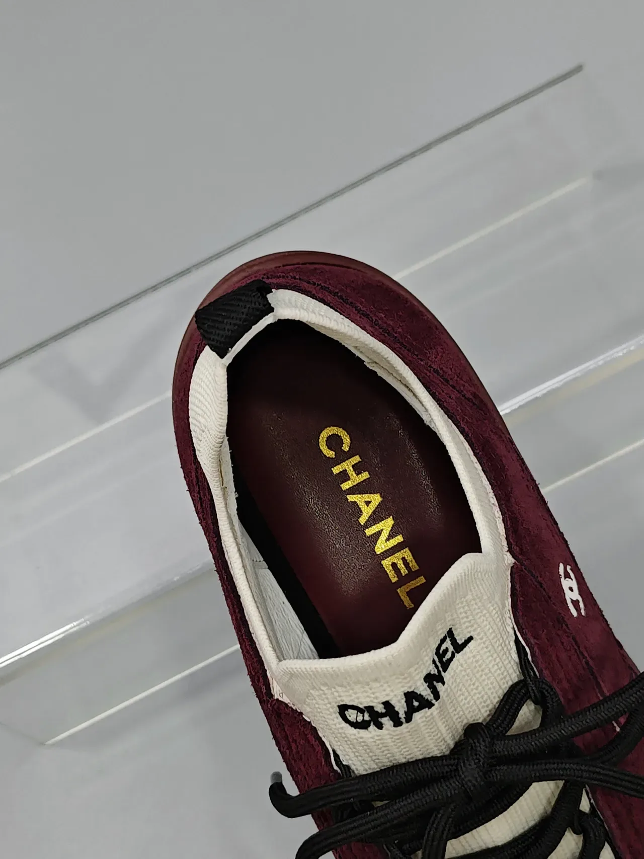 Chanel Bordeaux Blanc Daim Partie Supérieure Col Tricoté Sneakers Style de Vie 2