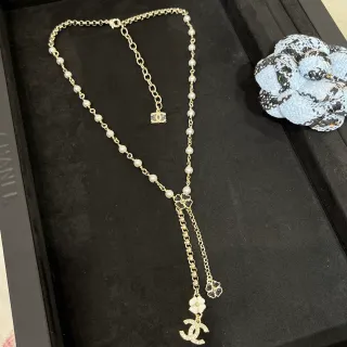 Chanel Camélia Pearl Necklace Gold White Lariat CC Logo Charms Necklace
