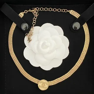 Chanel Camellia हार सोने का रंग सफेद फूल हार