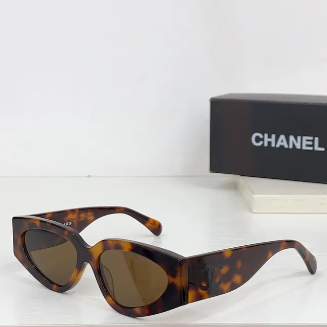Chanel نظارات شمسية كات آي ثنائية اللونين أزرق بحري وبرتقالي 4