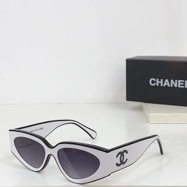Chanel نظارات شمسية كات آي ثنائية اللونين أزرق بحري وبرتقالي 9