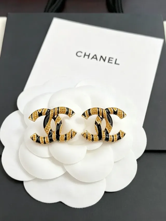 Chanel CC Brooch Noir et Or Émaillé Rayé 6