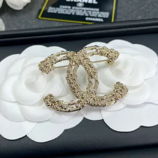 Chanel CC সোনালি ফুল ক্রিস্টাল সজ্জিত ব্রোচ
