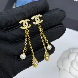 Chanel CC Logo 金色 珍珠 水晶 垂坠耳环
