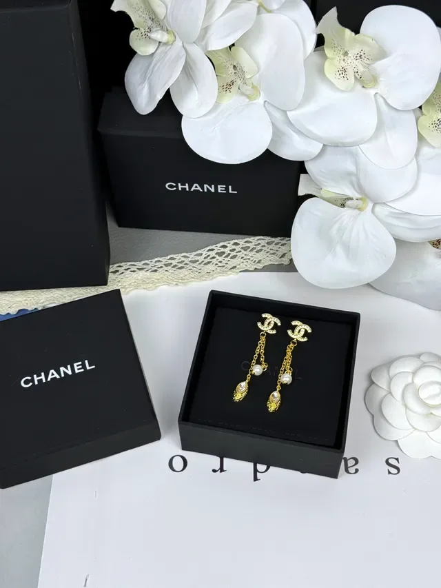 Chanel CC Logo Gold-Tone Pearl and Crystal Drop Earrings 5