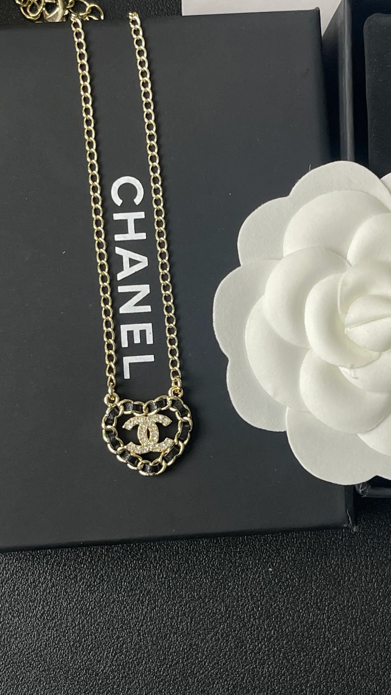 Chanel CC Logo Necklace Gold Black Chain-Link Interlocking Pendant Necklace 5