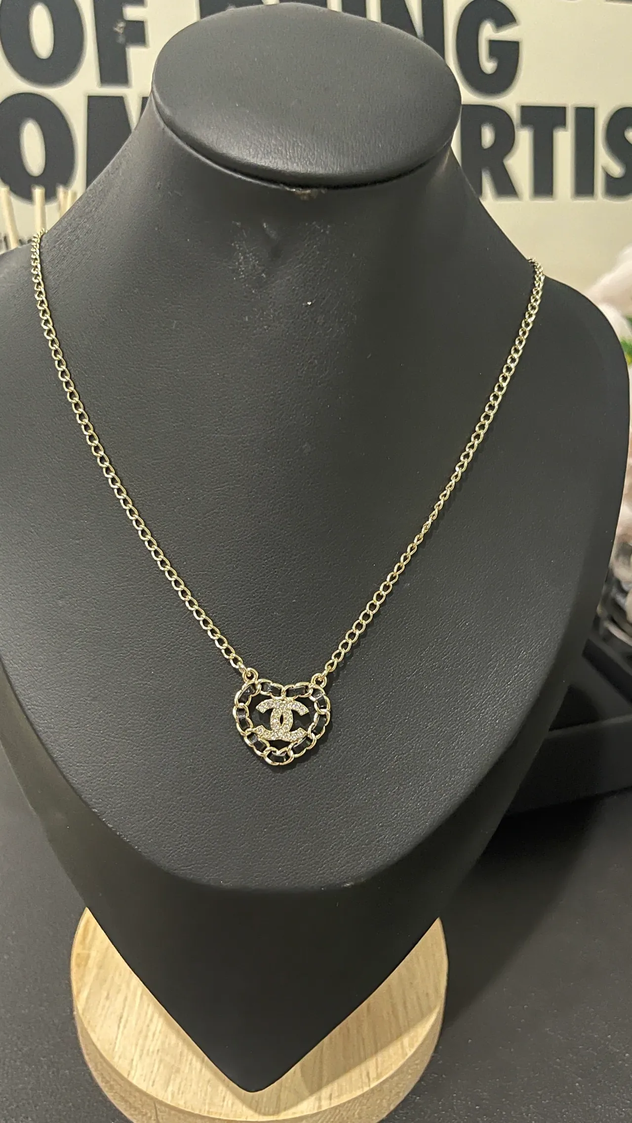 Chanel CC Logo Necklace Gold Black Chain-Link Interlocking Pendant Necklace 7