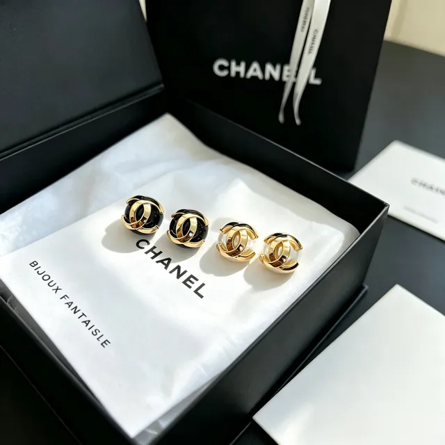 Chanel CC Pearl Gold White Interlocking Logo Sphere Earrings 4