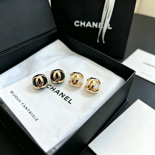 Chanel CC Pearl Gold White Interlocking Logo Sphere Earrings 5
