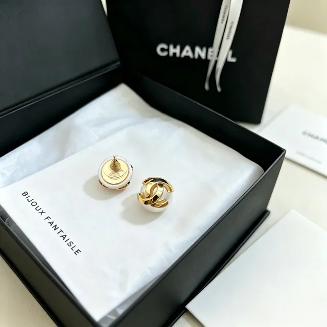 Chanel CC Pearl Gold White Interlocking Logo Sphere Earrings 6