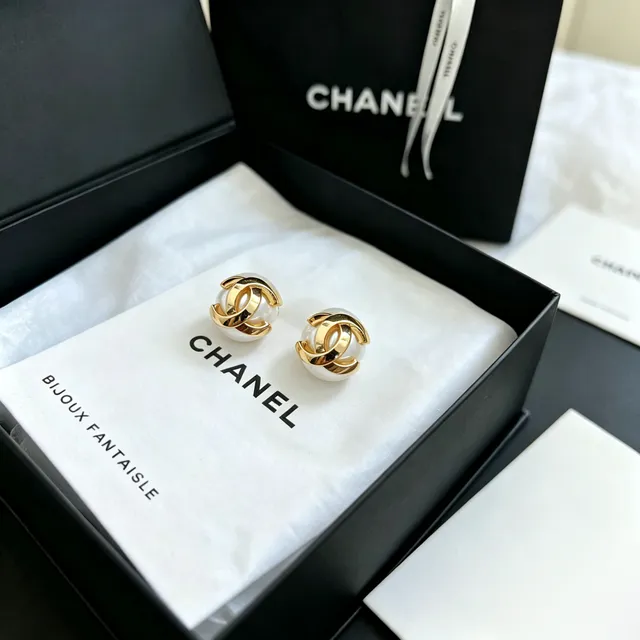Chanel CC Pearl Gold White Interlocking Logo Sphere Earrings 7