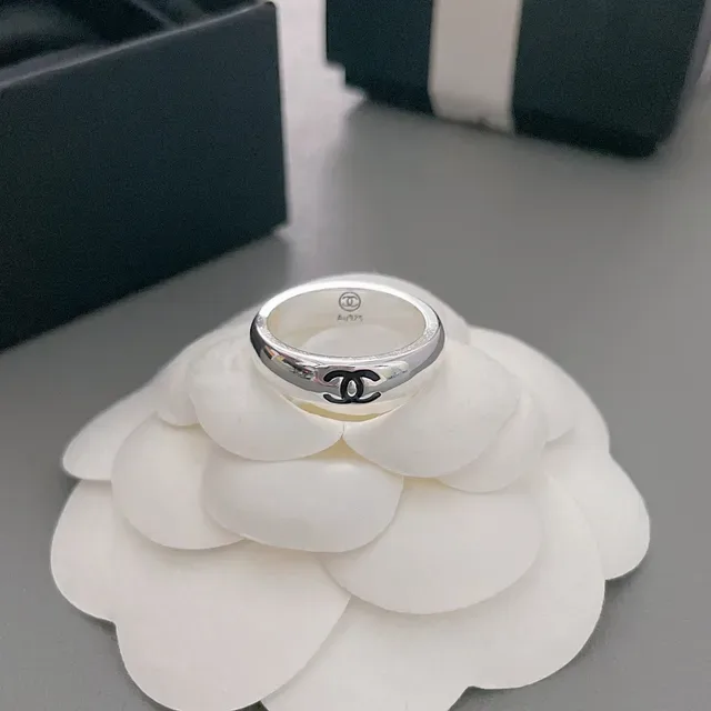 Chanel CC Ring Silver Black Polished Metal Enamel Interlocking Logo Ring 5