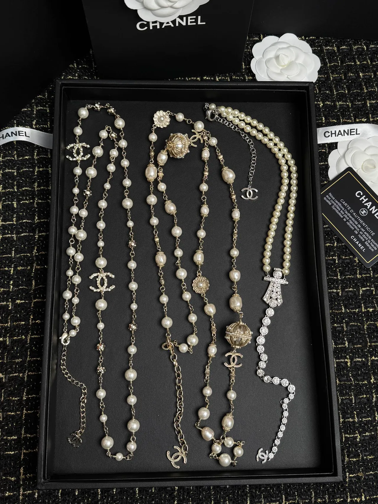 Chanel Classic Pearl Strand White Black Alternating Beads Necklace 4