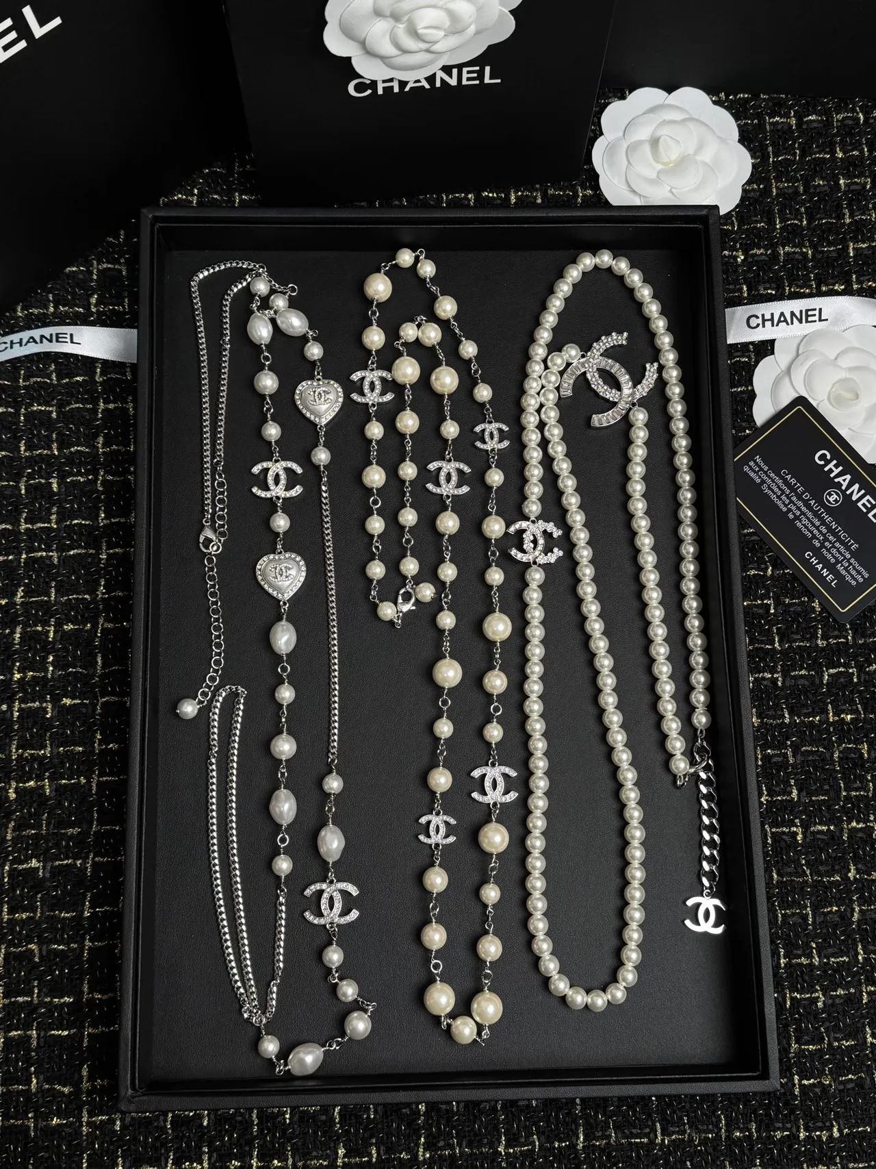 Chanel Classic Pearl Strand White Black Alternating Beads Necklace 5