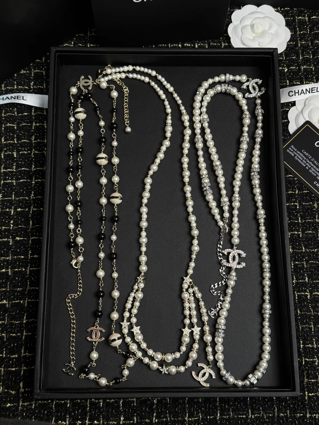 Chanel Classic Pearl Strand White Black Alternating Beads Necklace 6