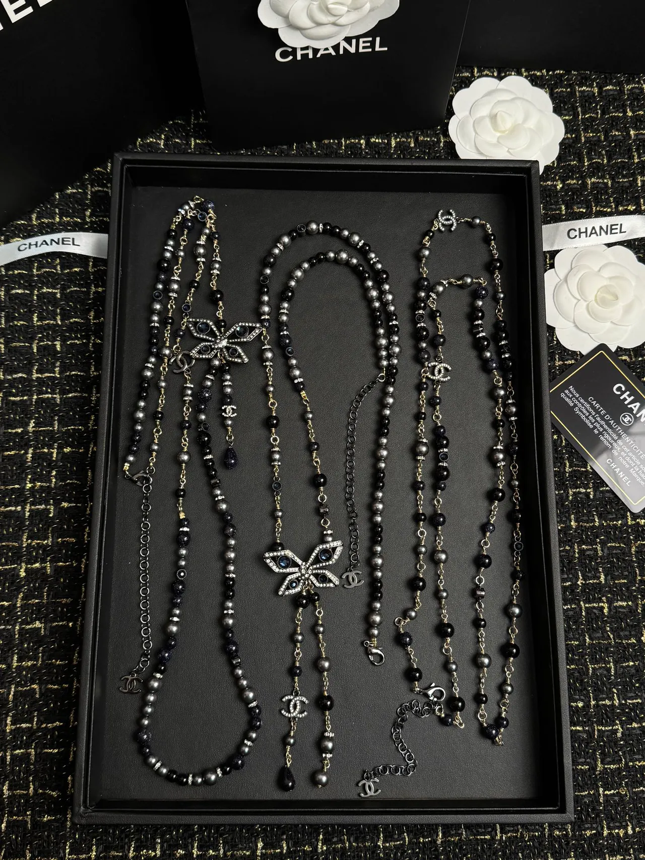 Chanel Classic Pearl Strand White Black Alternating Beads Necklace 7