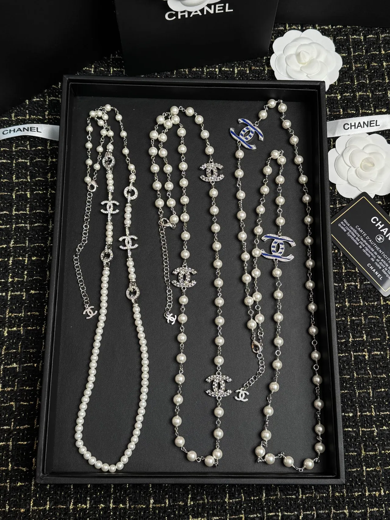 Chanel Classic Pearl Strand White Black Alternating Beads Necklace 9