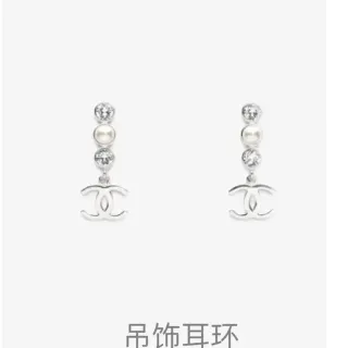 Chanel CC Logo 珍珠和水晶垂坠耳环