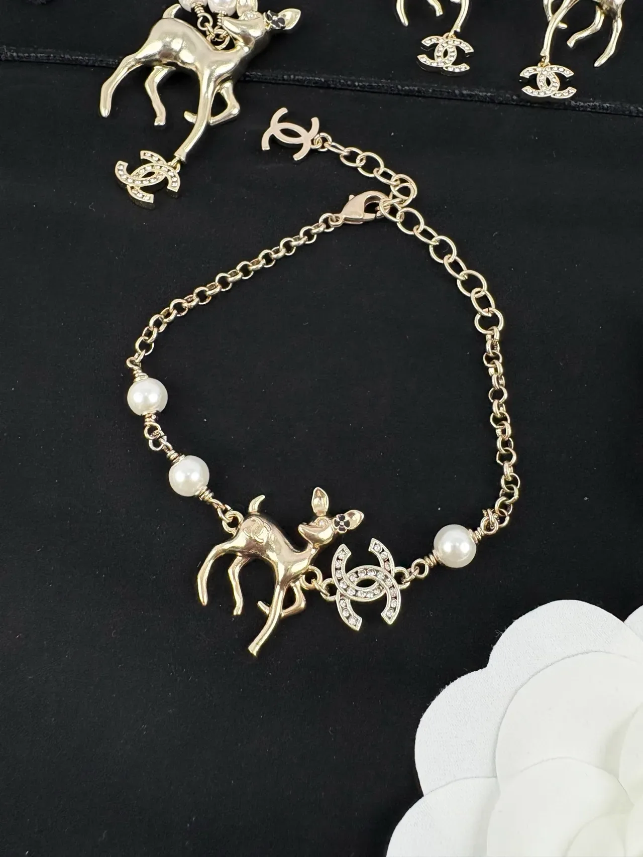 Bracelet Chanel Charm Cerf Chaîne Or Blanc Perles 3