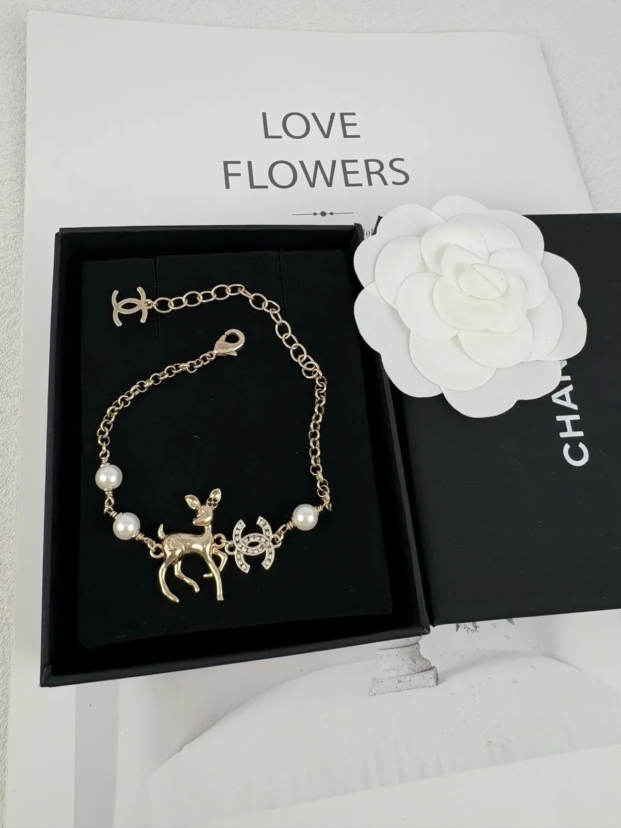 Bracelet Chanel Charm Cerf Chaîne Or Blanc Perles 6