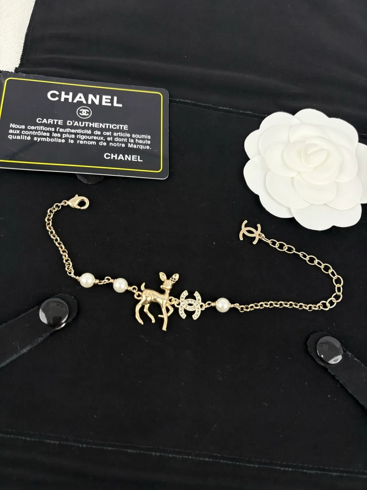 Bracelet Chanel Charm Cerf Chaîne Or Blanc Perles 8