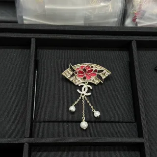 Chanel ফ্যান লাল রূপালী এনামেল ফ্লোরাল ব্রোচ