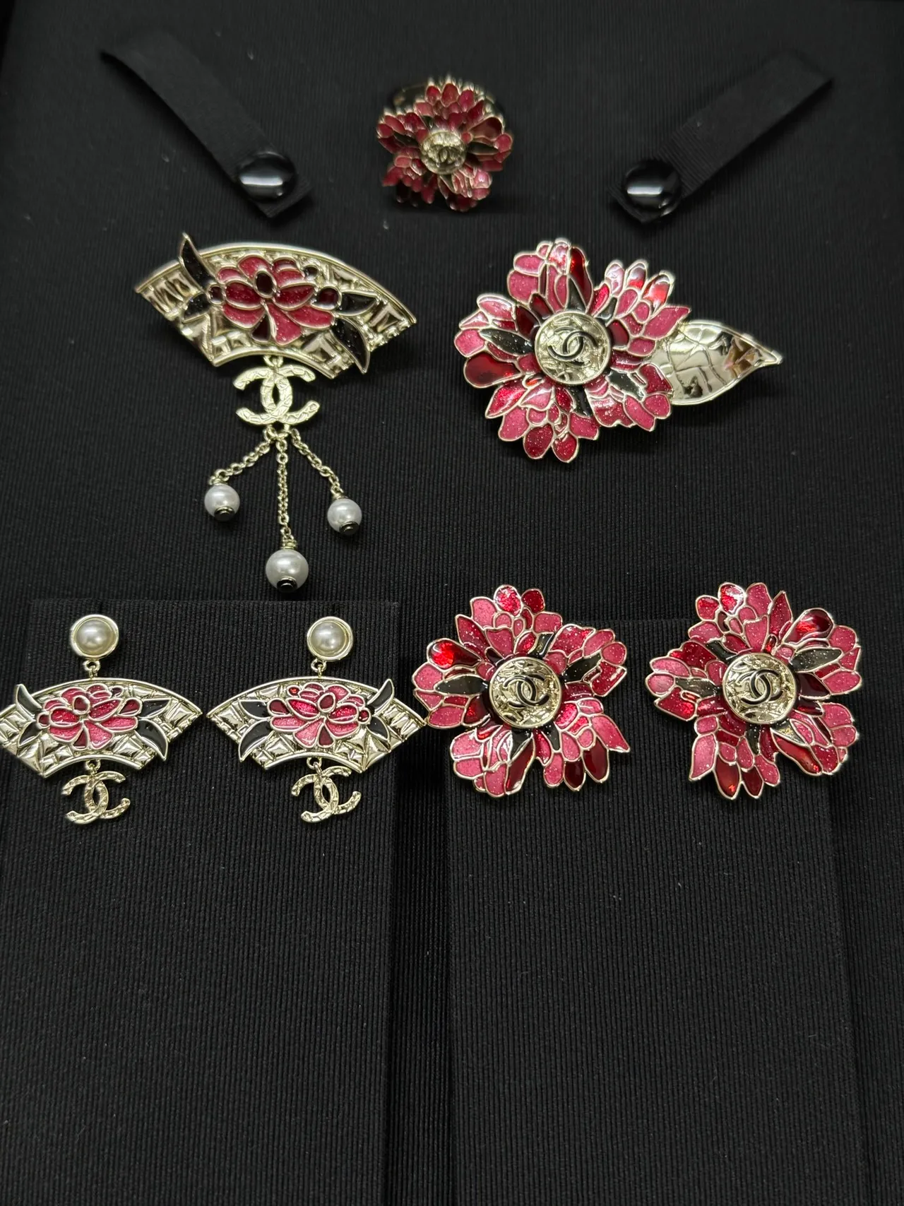 Chanel ফ্যান লাল রূপালী এনামেল ফ্লোরাল ব্রোচ 2