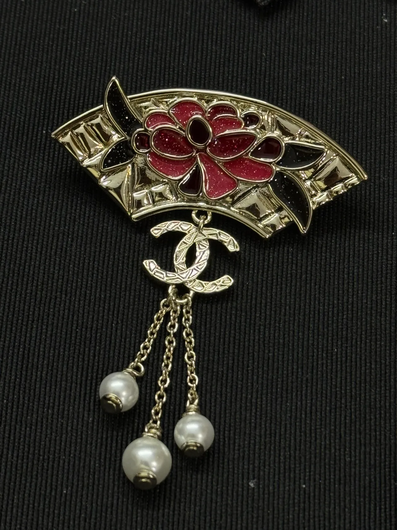 Chanel ফ্যান লাল রূপালী এনামেল ফ্লোরাল ব্রোচ 5