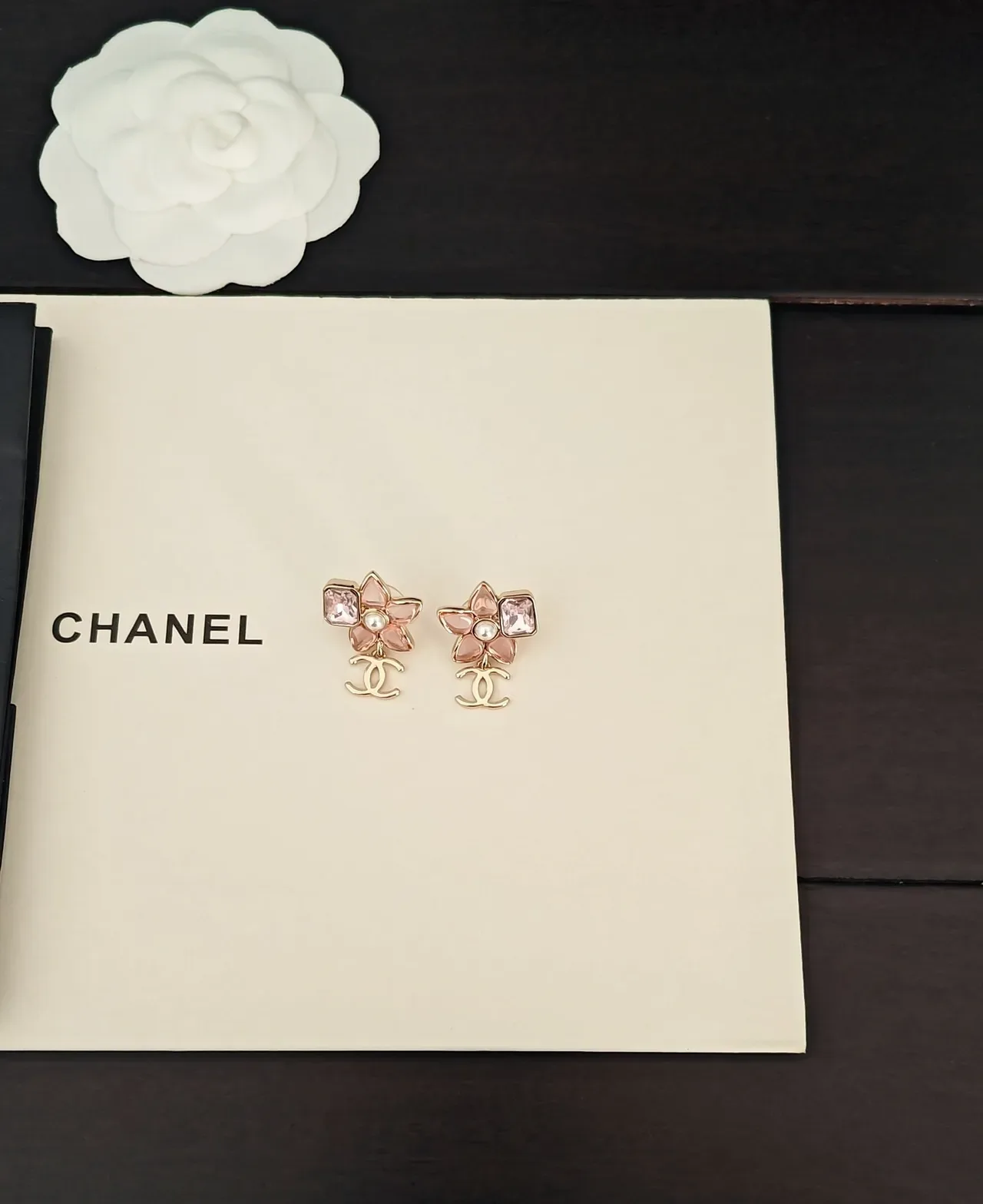 Chanel Brincos Florais de Cristal e Pérola 6