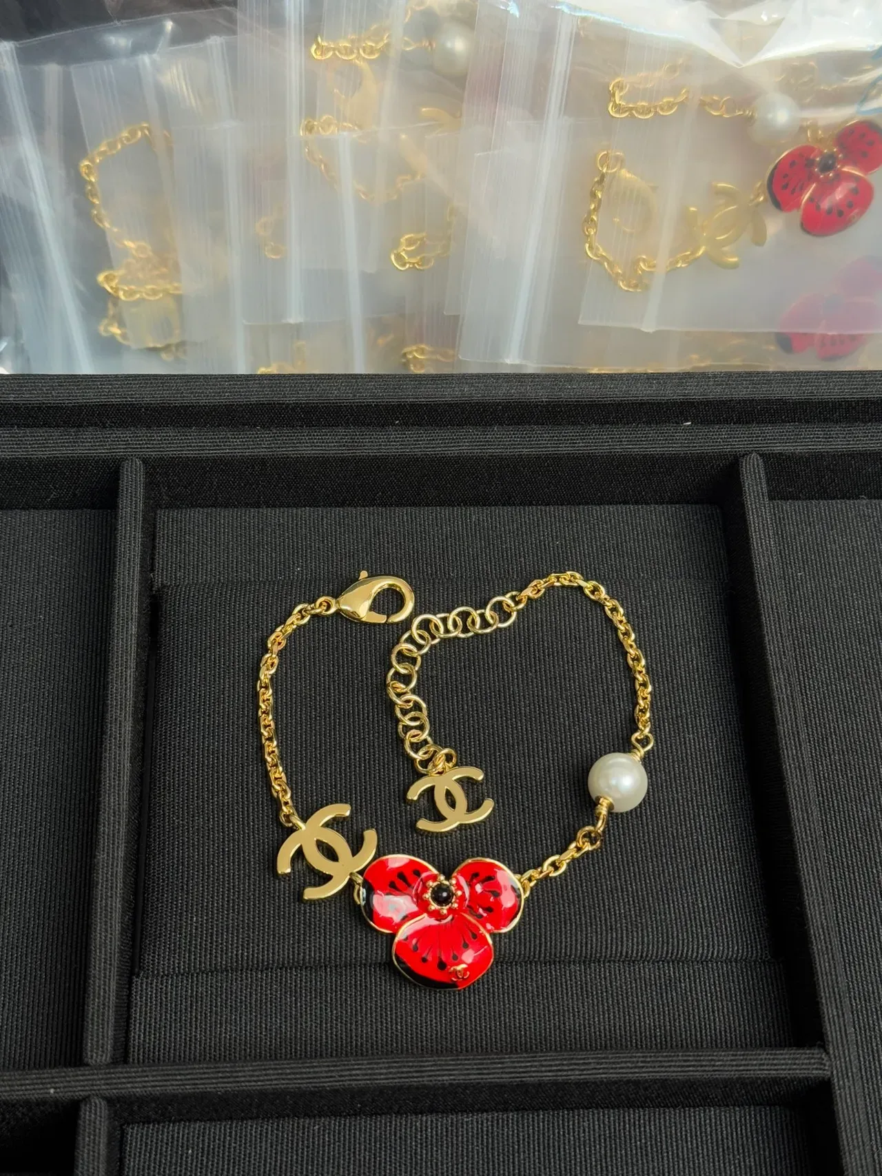 Chanel Bracelet Floral Émaillé et Perle avec Charm 5