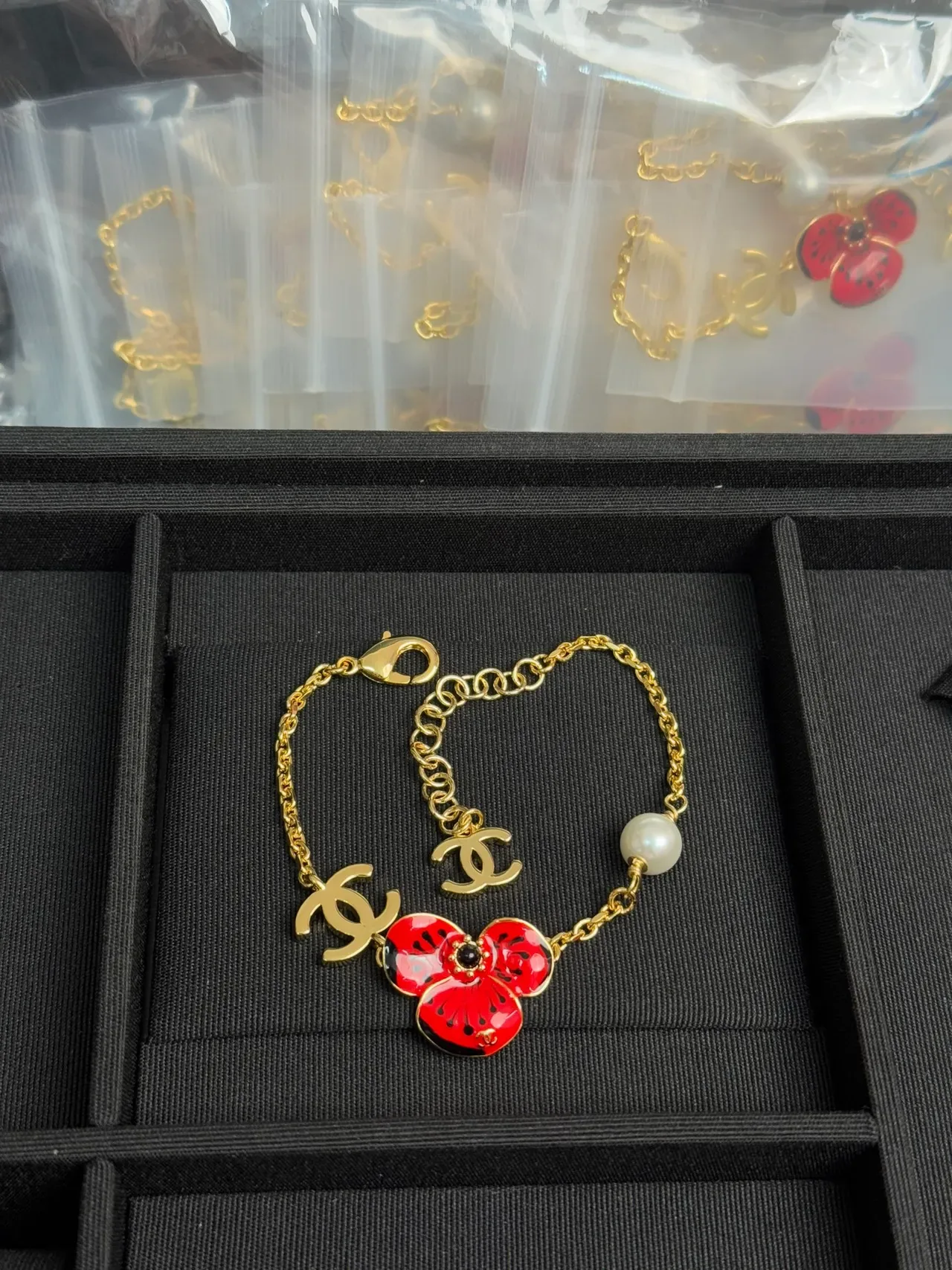 Chanel Bracelet Floral Émaillé et Perle avec Charm 6