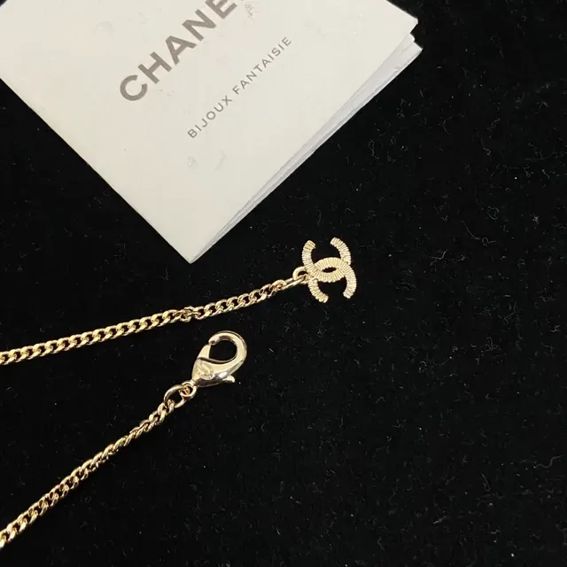 Collier Chanel Chaîne Curb Chain Or Noir Pendentif CC Cubic 2