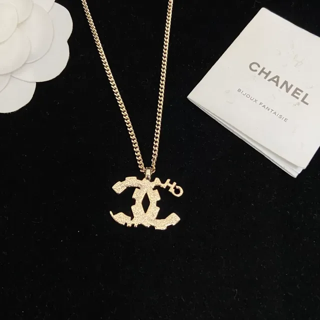 Collier Chanel Chaîne Curb Chain Or Noir Pendentif CC Cubic 3