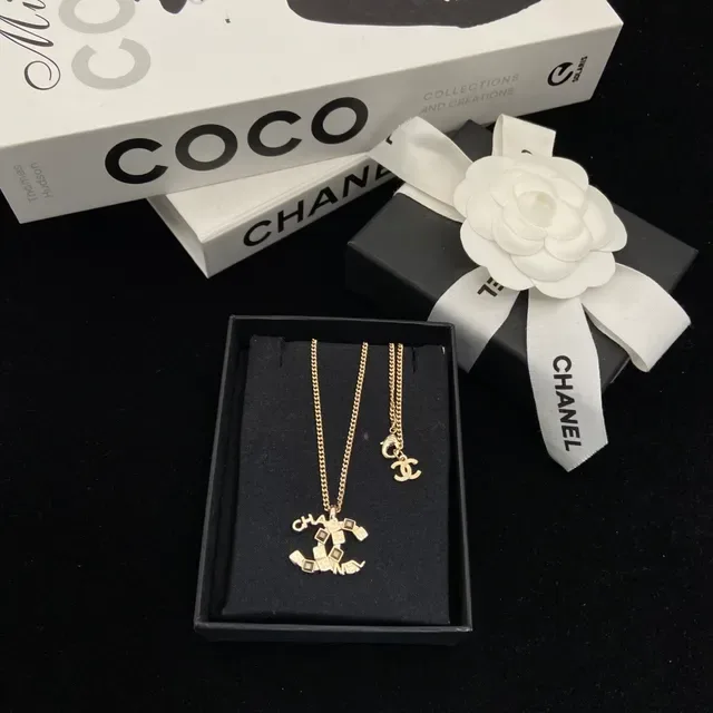 Collier Chanel Chaîne Curb Chain Or Noir Pendentif CC Cubic 6
