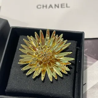Chanel Gold-Tone Enamel Daisy Brooch