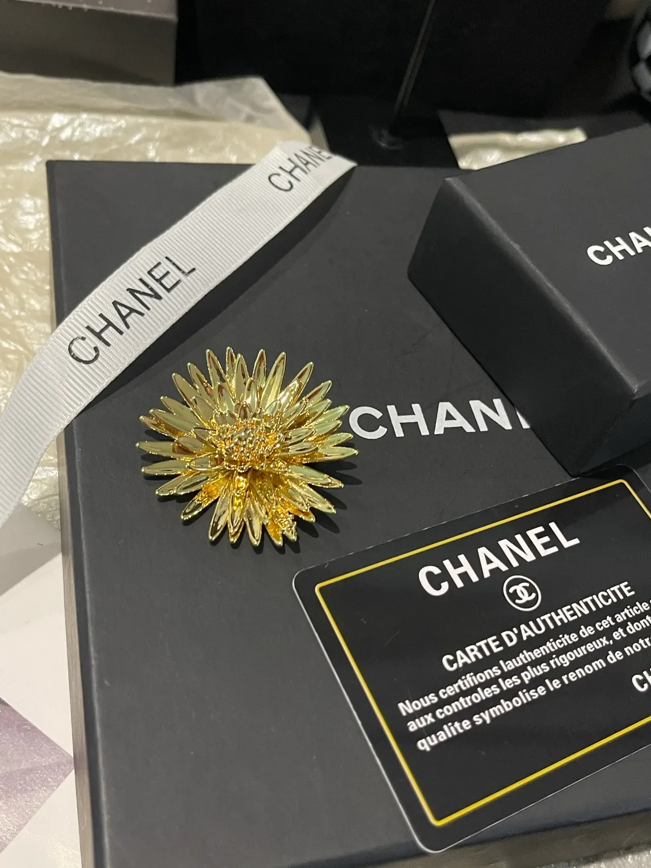 Chanel Gold-Tone Enamel Daisy Brooch 12