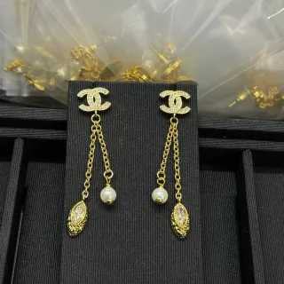 Chanel सोना सफेद Interlocking CC Logo Dual Chain Drop Earrings