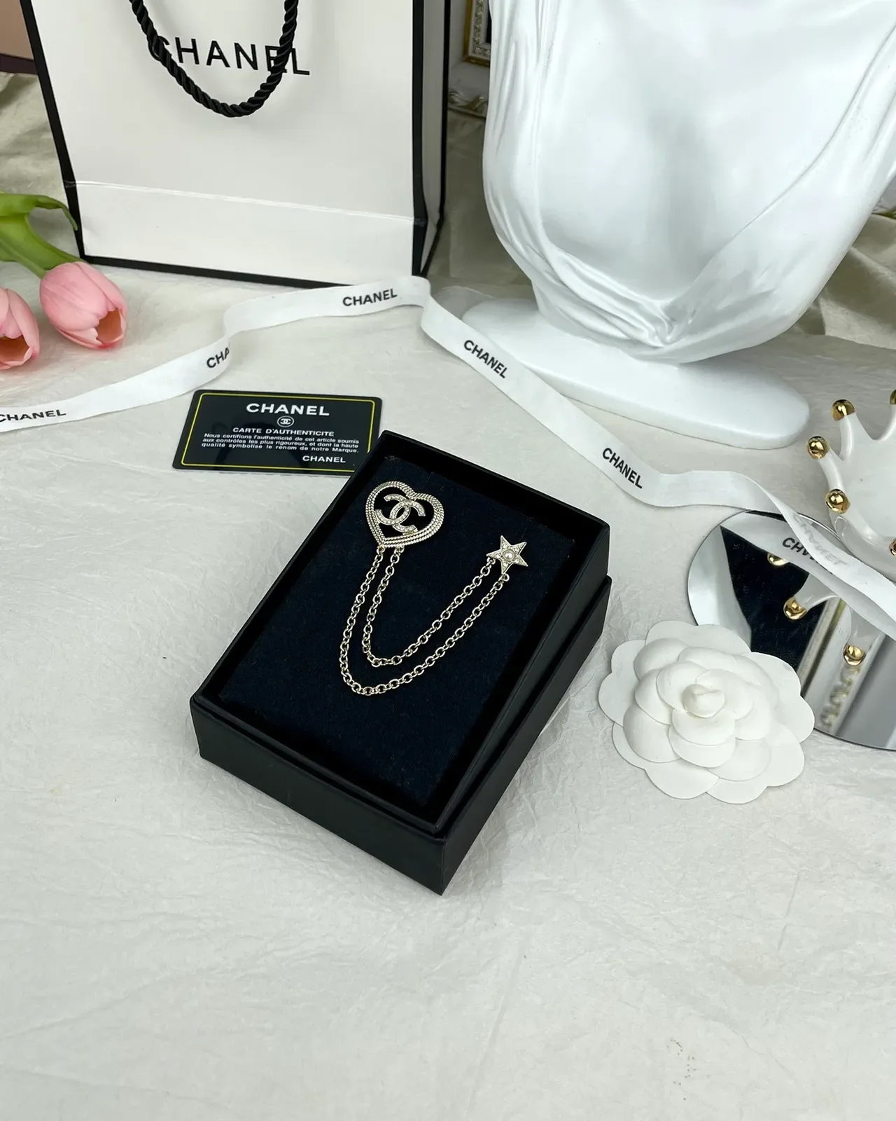 Chanel دبوس قلب CC كريستال وسلسلة لؤلؤ نجم 3