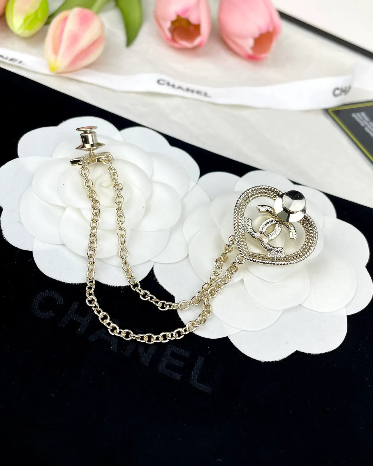 Chanel دبوس قلب CC كريستال وسلسلة لؤلؤ نجم 7