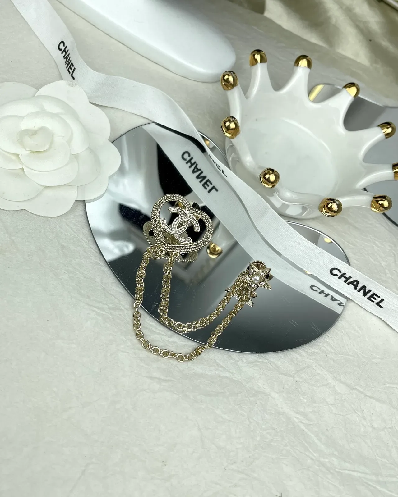 Chanel دبوس قلب CC كريستال وسلسلة لؤلؤ نجم 8