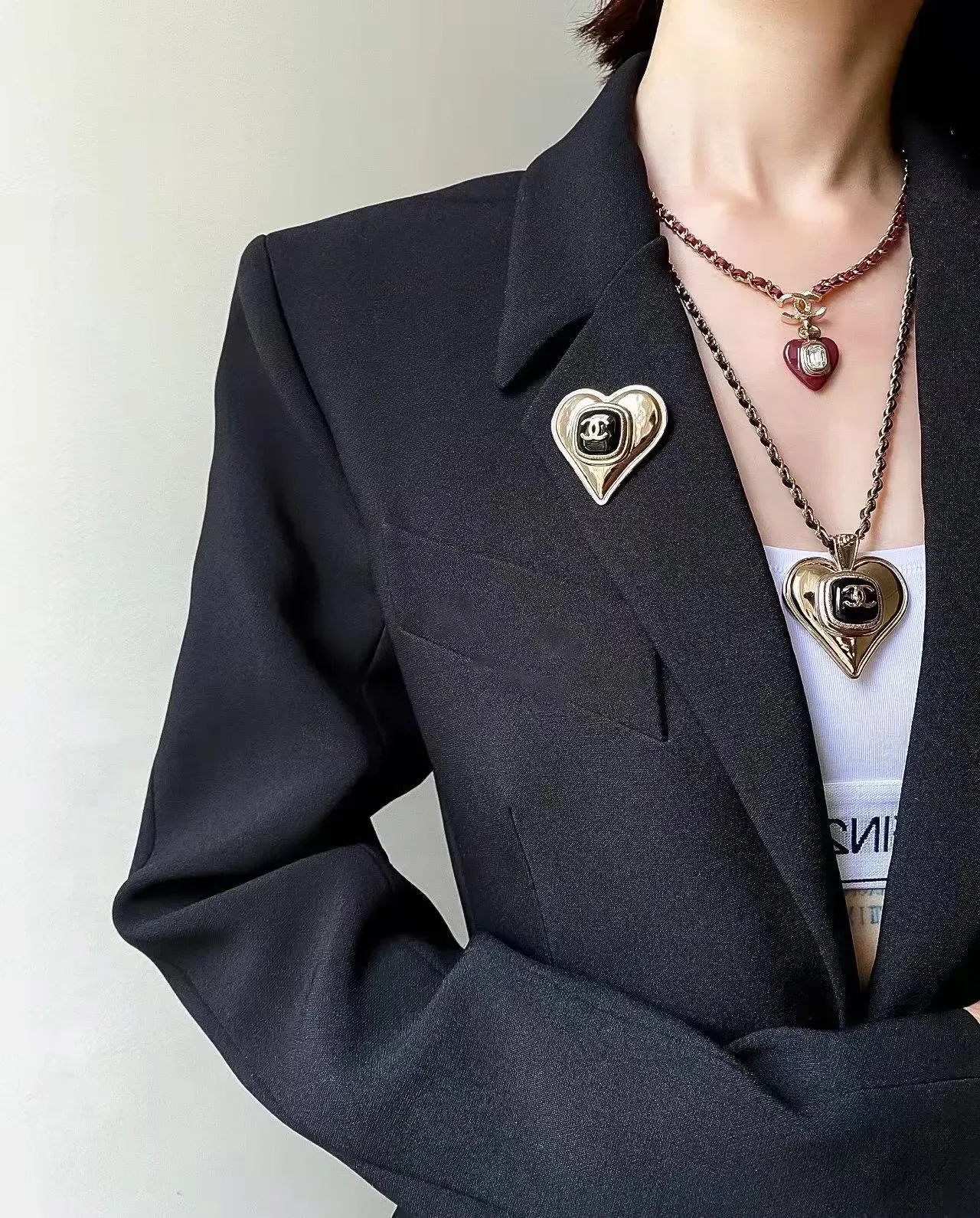 Chanel Collier Pendentif Cœur en Ton Doré avec Émail Noir 2