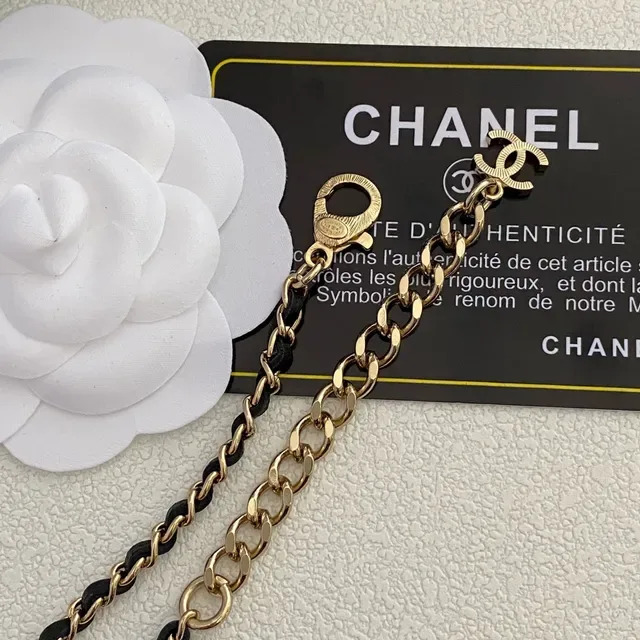 Chanel Collier Pendentif Cœur en Ton Doré avec Émail Noir 3