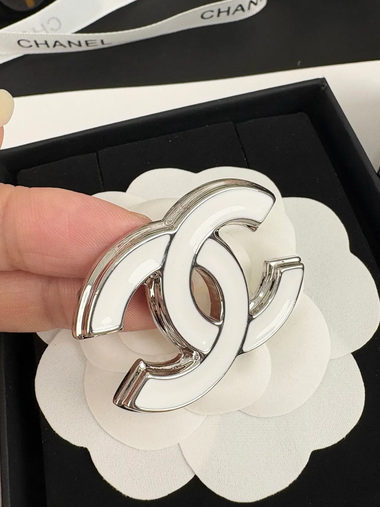 Chanel Interlocking CC Enamel Brooch 4