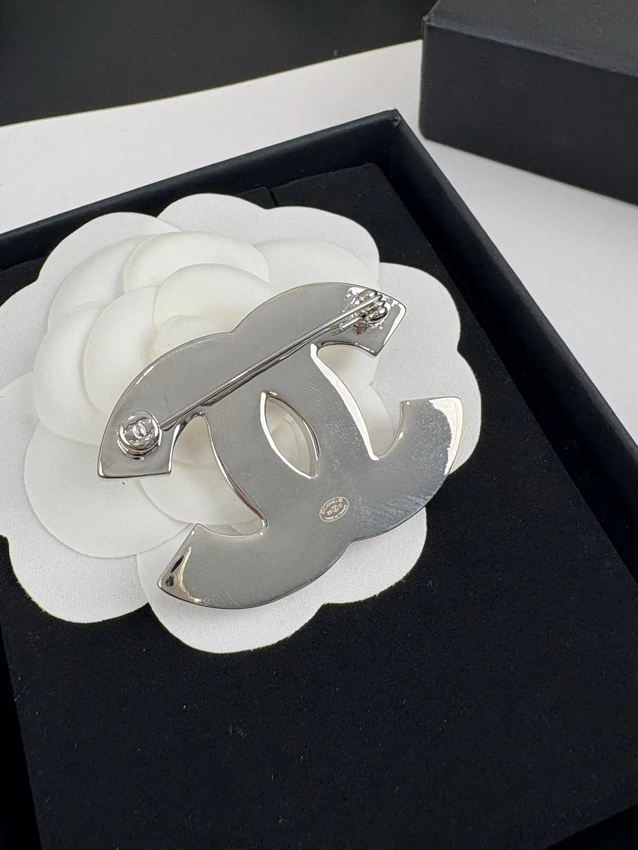 Chanel Interlocking CC Enamel Brooch 6
