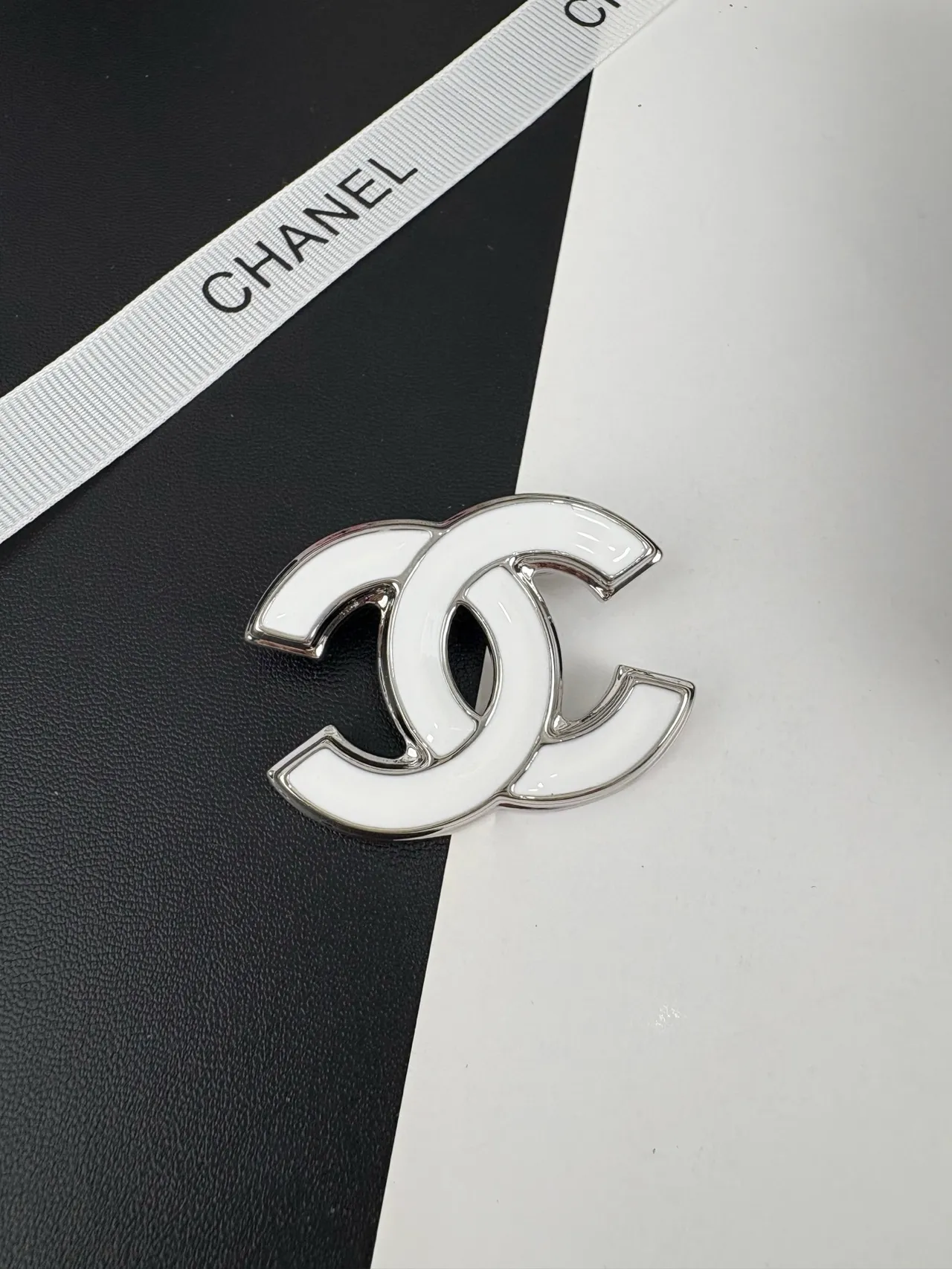 Chanel Interlocking CC Enamel Brooch 7