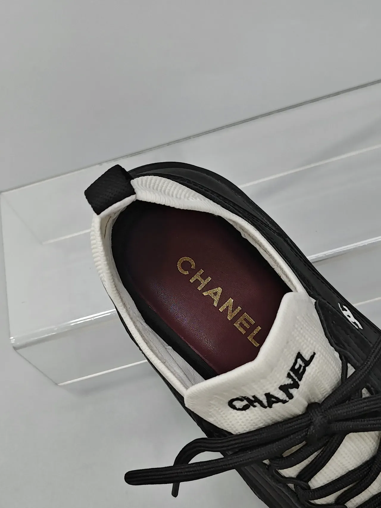 Chanel Lifestyle Sneaker tênis preto e branco gola de tricô lifestyle sneakers 2