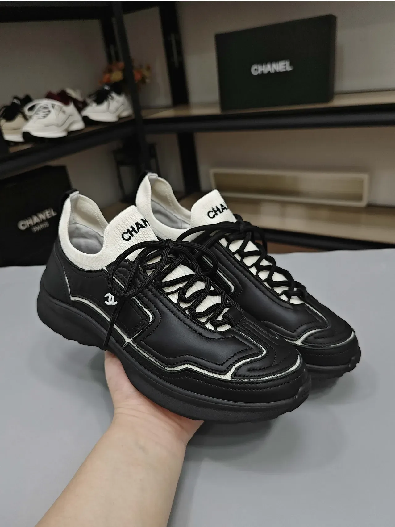 Chanel Lifestyle Sneaker tênis preto e branco gola de tricô lifestyle sneakers 3