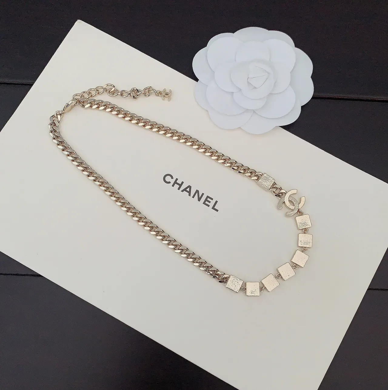 Chanel Logo Alphabet Dourado Branco Curb Chain Pavé-Crystal CC Colar 2